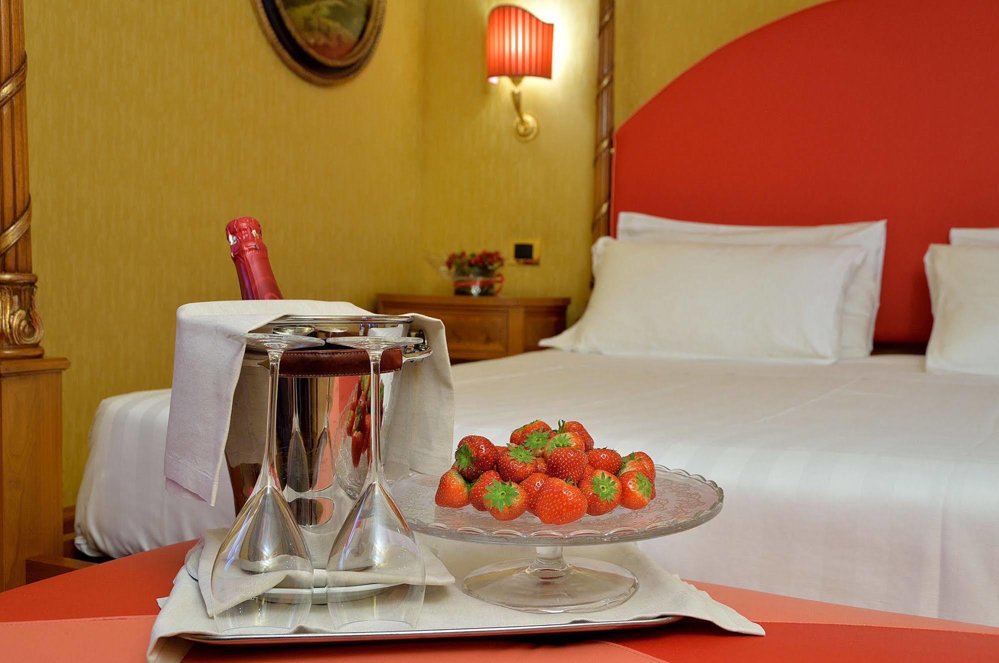 Hotel Homs Rzym Zewnętrze zdjęcie